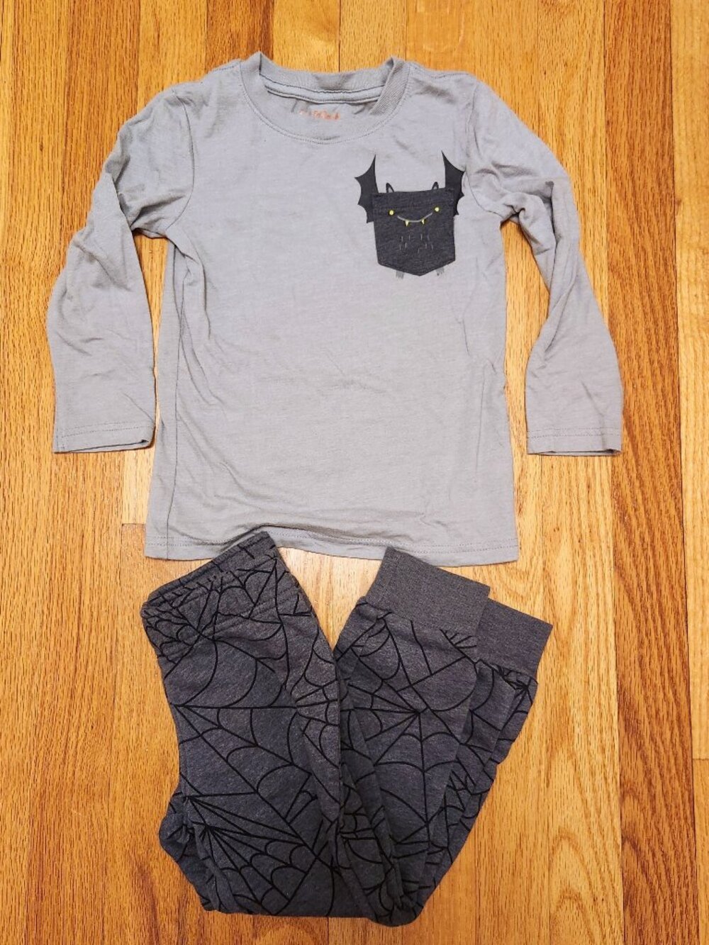 Cat & Jack size 4t Halloween Bat an spiderweb fleece jogger outfit set